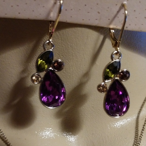 Earring and necklace set - Picture 5 of 6